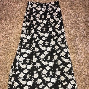 American Eagle black and white flower maxi skirt